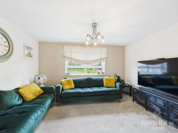 4 bed Semi-Detached for sale Image 6