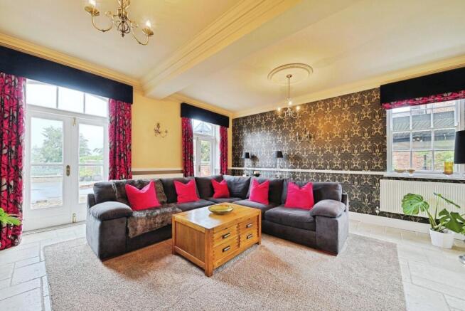 6 bed Detached for sale Image 6