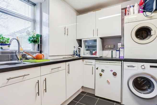 4 bed Detached for sale Image 6