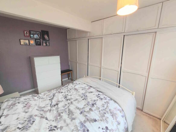 5 bed Semi-Detached for sale Image 11
