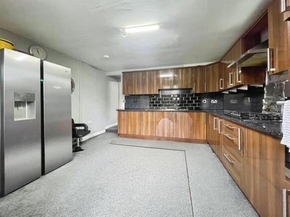 5 bed Terraced for sale Image 5