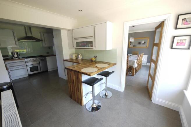 Breakfast Room:-