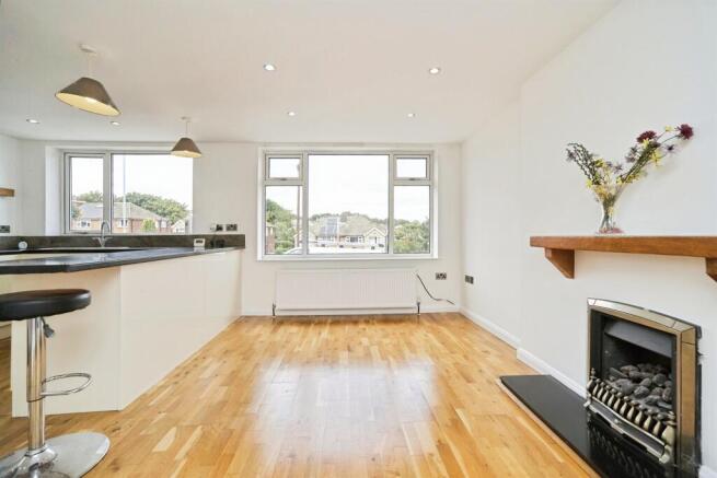 4 bed Semi-Detached for sale Image 6