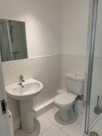 2 bed Apartment to rent Image 10