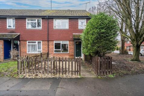 Arnett Avenue, Finchampstead, RG40