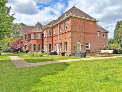 Knightwood Court, Rhinefield Road, Brockenhurst, SO42