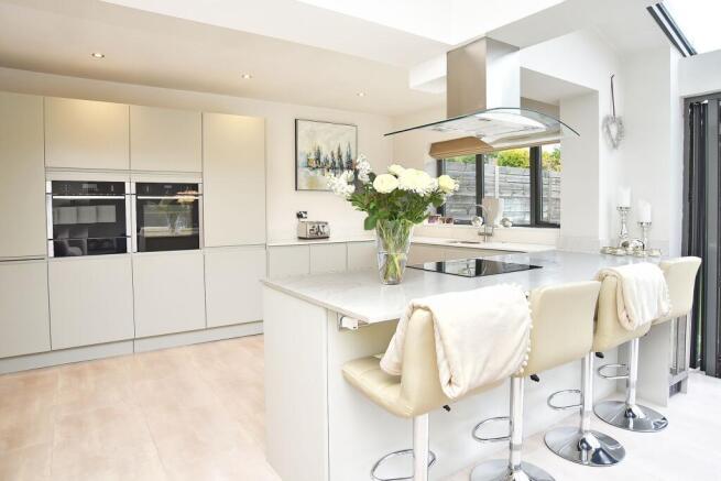 4 bed Detached for sale Image 12