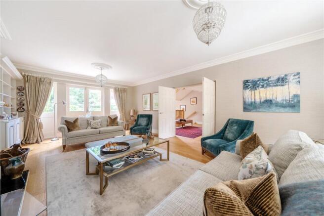 5 bed Detached for sale Image 4