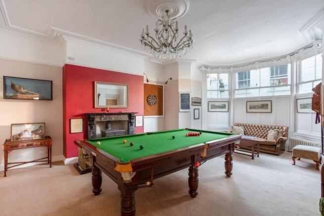 5 bed Detached for sale Image 9