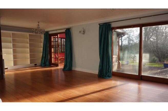 Lounge/Dining Room
