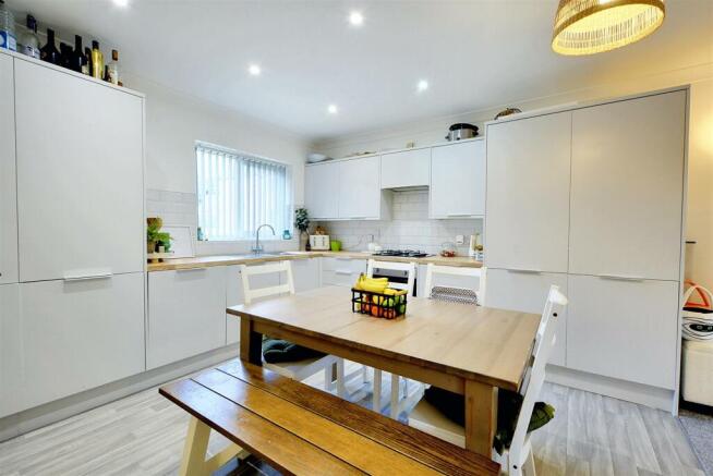 Living Kitchen_1.jpeg