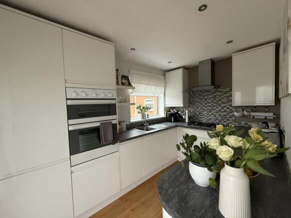 2 bed Semi-Detached Bungalow for sale Image 8