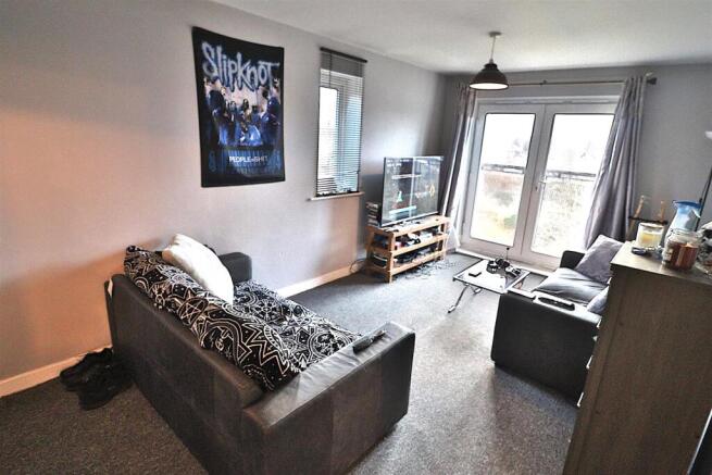 OPEN PLAN LOUNGE/DINING AREA