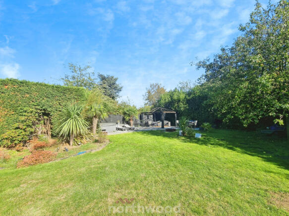 5 bed Detached for sale Image 12