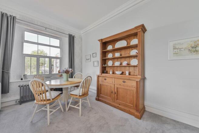 4 bed Detached for sale Image 7