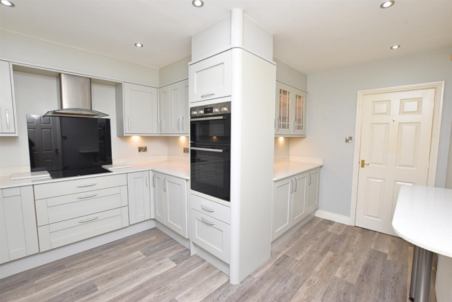 KITCHEN/BREAKFAST ROOM