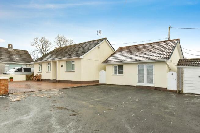 4-bed bungalow on Trevarno Close, Trewoon, St. Austell, Cornwall, PL25, £400,000
