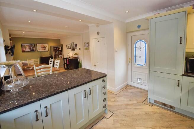 4 bed Semi-Detached for sale Image 5