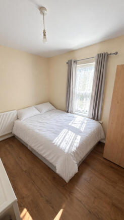 Plaistow-bedroom-view3-white-bedding-grey-curtain