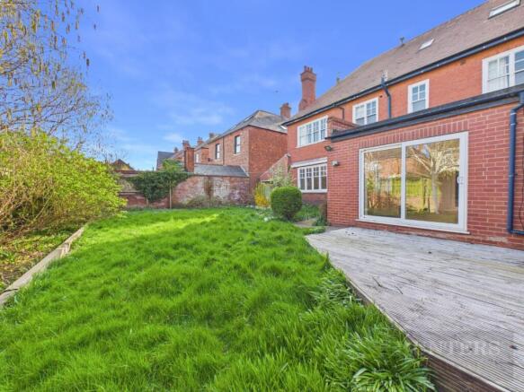 7 bed Link Detached House for sale Image 4