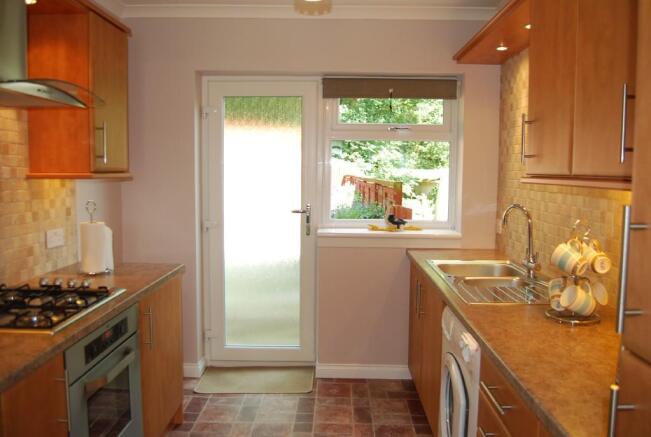 FITTED KITCHEN