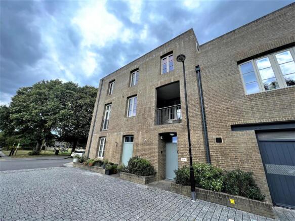 1 Whistler Ave (16).JPG