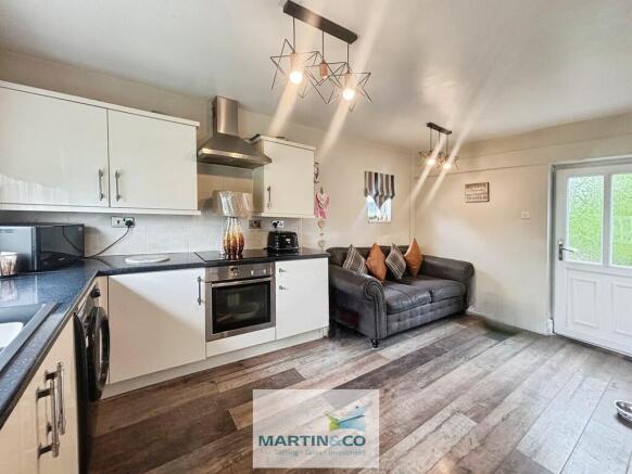 3 bed Semi-Detached for sale Image 6
