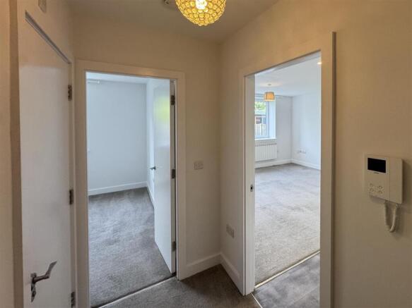 1 bed Apartment to rent Image 4