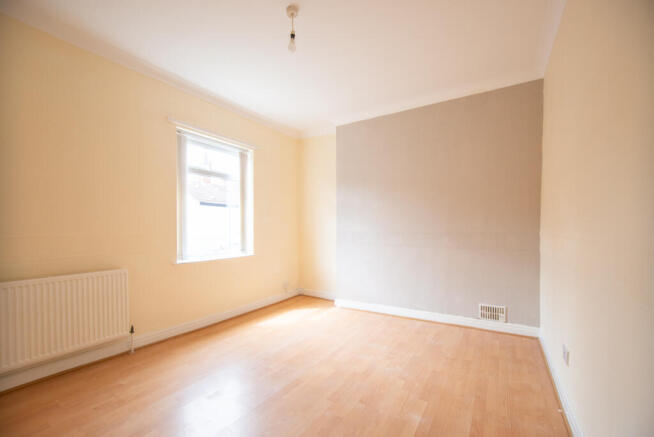 2 bed End of Terrace to rent Image 7