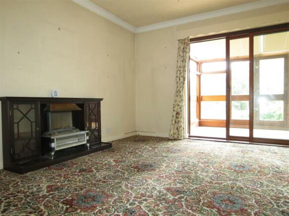 4 Harley Drive - NEW sitting.JPG