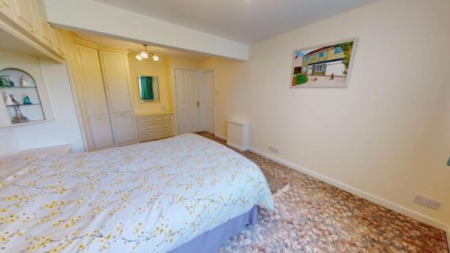4 bed Detached for sale Image 12