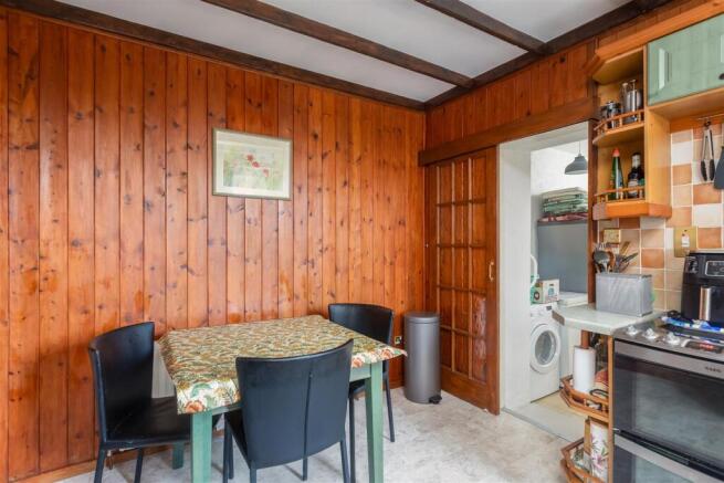 5 bed House for sale Image 9