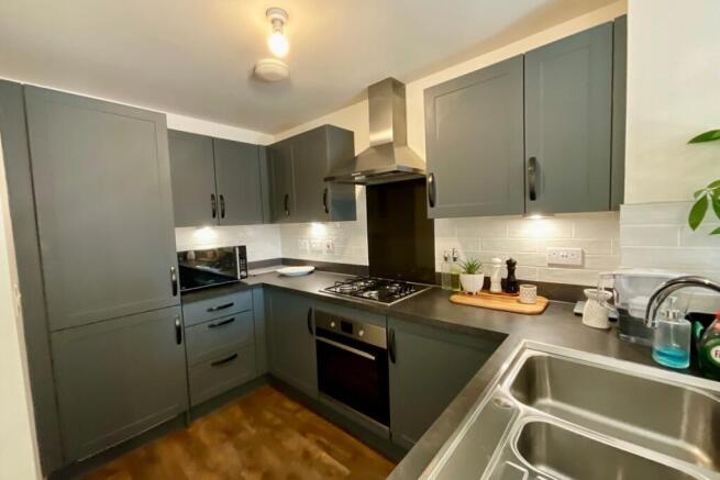 4 bed Semi-Detached for sale Image 4