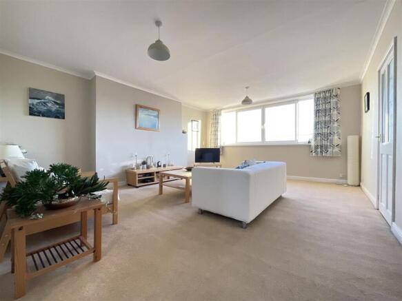 3 bed Flat for sale Image 5