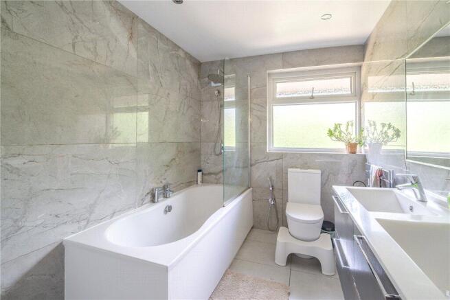 6 bed Detached for sale Image 7