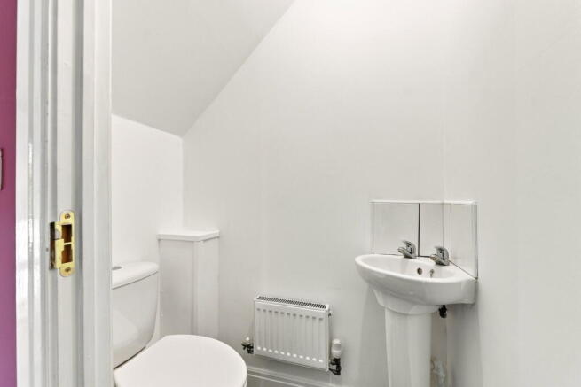 3 bed Semi-Detached for sale Image 8