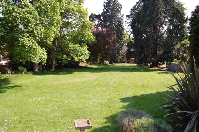 Lawned Gardens
