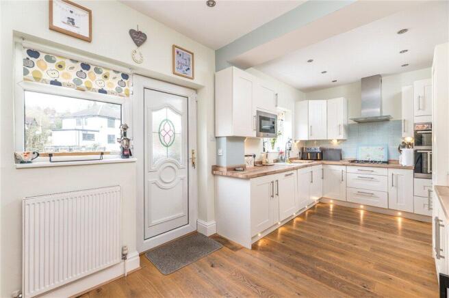 4 bed Semi-Detached for sale Image 8