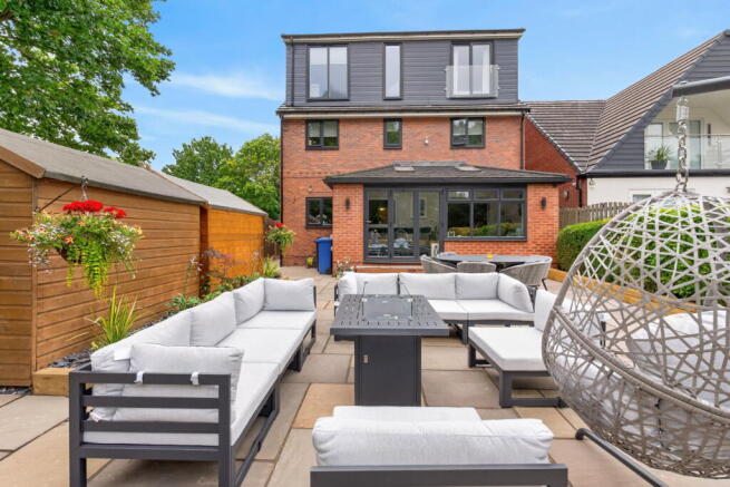 6 bed Detached for sale Image 8