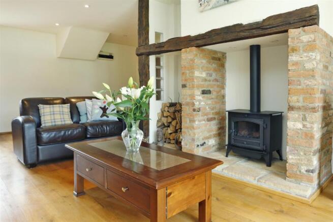 FEATURE FIREPLACE
