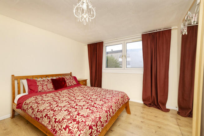 Double Bedroom of 10 (Flat 1) Oxgangs Avenue