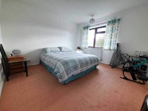 bed 2.jpg