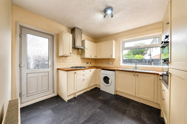 3 bed Semi-Detached for sale Image 10