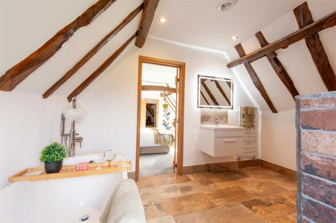 Top Floor En-suite.jpg