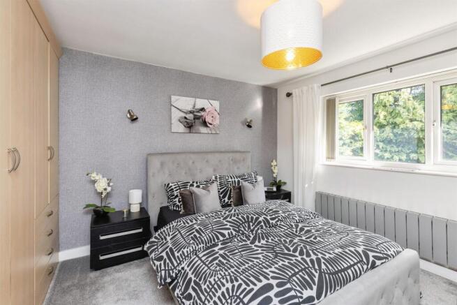 4 bed Detached for sale Image 9