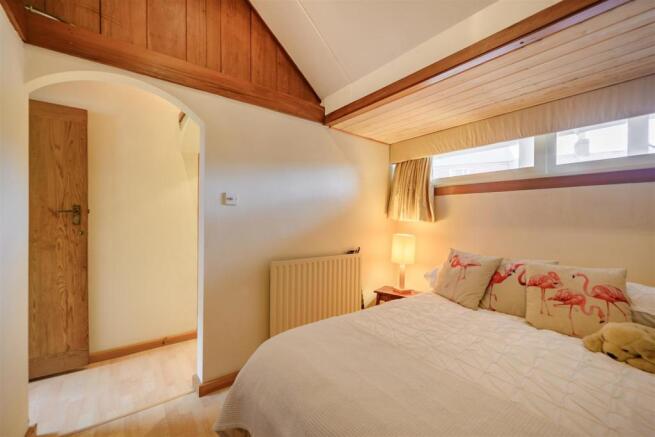 8481616-interior18.jpg