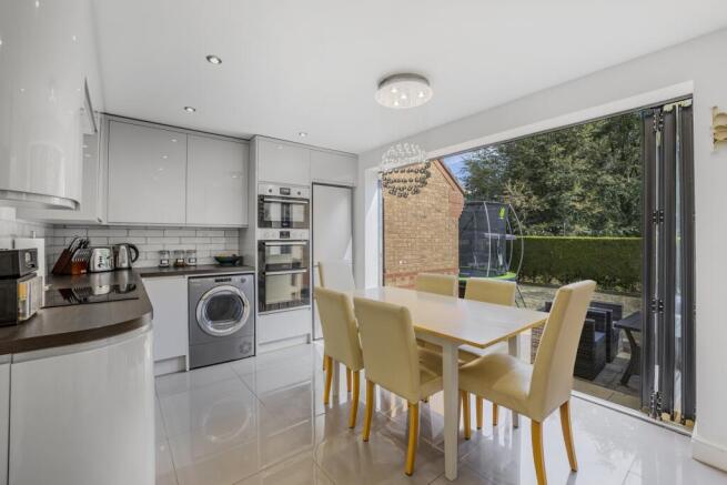 4 bed Link Detached House for sale Image 6