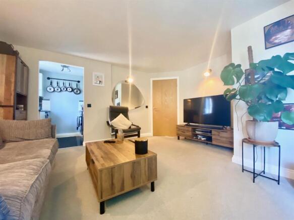 Lounge 3.jpg