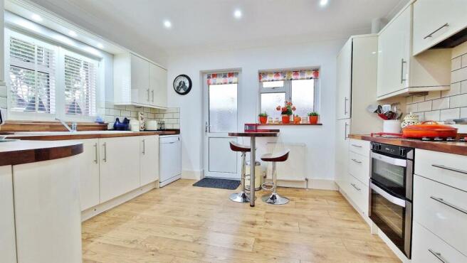 Kitchen/Breakfast Room