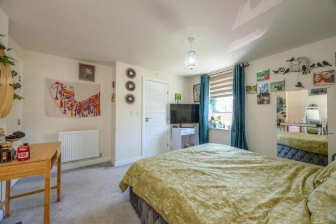 4 bed Detached for sale Image 12